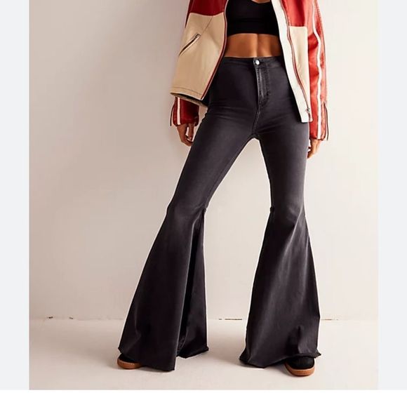 We The Free | 28 | Black Curvy high rise lace up back wide leg bell bottom jeans - Picture 3 of 9